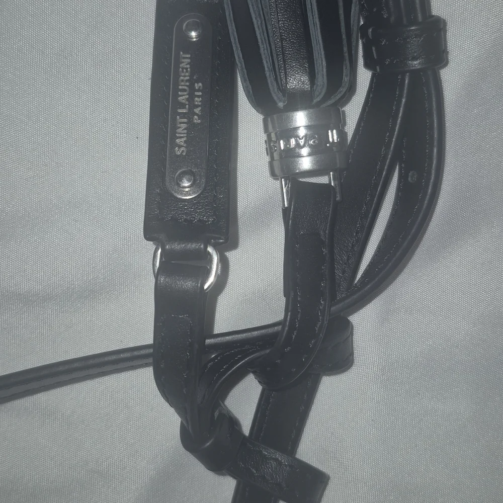 Saint Laurent Black Leather Detail - Picture 4 of 4